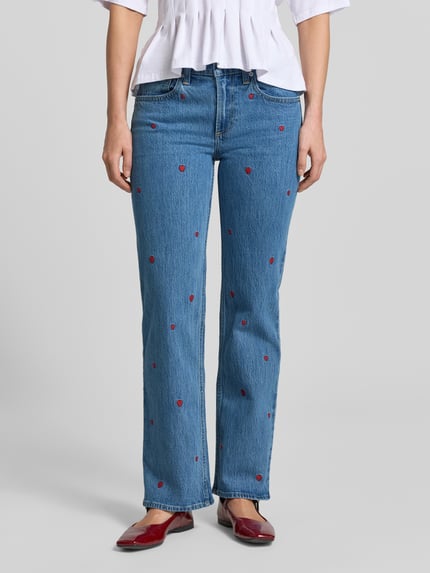 Vrouwenmodel draagt Relaxed Straight Fit Jeans met Stickerei van GAP, blauw, mix van katoen en elastaan, 5-pocketmodel, knoop- en ritssluiting, bandwijdte 39 cm, binnenbeenlengte 79 cm, ganzekörperaanzicht van voren.