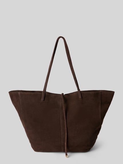 Produktfoto, Tote Bag mit Tragehenkel von Mango aus dunkelbraunem Rindsleder mit Magnetverschluss, Innenfach mit Reißverschluss, Maße 54x31x13 cm, Schulterriemen 63 cm.