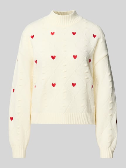 Produktfoto, Strickpullover mit Stitchings von NOISY MAY®, kremowy kolor, czerwone serca, krój regular fit, model 'MILLIE', stójka, długość tyłu w rozmiarze S: 52 cm, długość rękawa w rozmiarze S: 53 cm, teksturowany materiał, allover-look