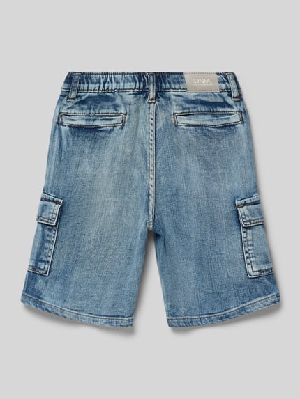 Produktfoto, Jeansshorts mit Cargotaschen von Mayoral, blauer Used-Look, Baumwoll-Elasthan-Mix, Regular Fit, sichtbare Gesäßtaschen