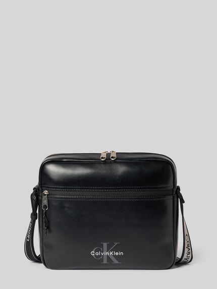 Produktfoto, rechteckige schwarze Laptoptasche mit Label-Schriftzug und Reißverschluss, glatte Textur, BOLD LOGO WEBBING LAPTOP von CK Calvin Klein, Herren Laptoptasche