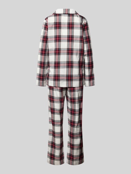 Frauenmodel trägt Pyjama mit Brusttasche Modell 'Kuschel-Momente' von LOUIS & LOUISA aus reiner Baumwolle im karierten Muster, Ganzkörperansicht Rückansicht.