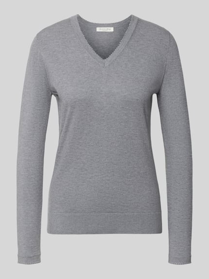 Produktfoto, Pullover aus Viskose-Mix mit V-Ausschnitt von Christian Berg Woman in Grau, gerader Schnitt, gerippte Abschlüsse, glatte Textur