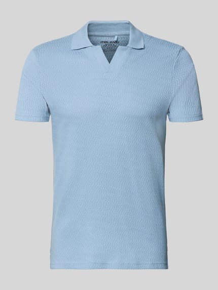 Produktfoto, hellblaues Regular Fit Polo-Shirt mit Strukturmuster Modell 'Heskild' von Blend aus reiner Baumwolle mit Polokragen, kurzärmelig.