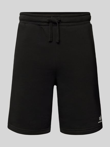 Produktfoto, Shorts mit Eingrifftaschen und Logo-Print von Alpha Industries in Schwarz, Baumwoll-Mix, Relaxed-Fit, elastischer Bund mit Kordelzug, Gesäßtasche, Bundweite 39 cm, Innenbeinlänge 24 cm, Größe M