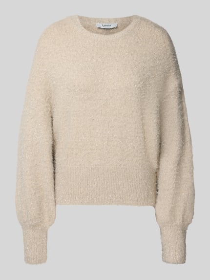 Produktfoto, sweter z dzianiny z okrągłym dekoltem Strickpullover mit Rundhalsausschnitt Modell 'MITURA' von b.young, krój regular fit, efektowna przędza, długość tyłu w rozmiarze S: 48 cm, długość rękawów w rozmiarze S: 53 cm, kolor kremowy, miękka tekstura