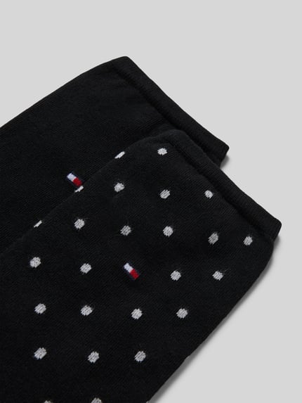 Produktfoto, Socken mit Label-Print im 2er-Pack von Tommy Hilfiger Sportswear aus schwarzem Baumwoll-Mix mit weißen Punkten, Label-Stitching, elastische Rippenbündchen