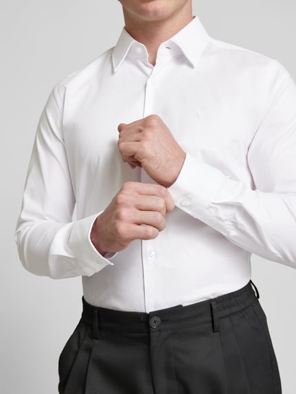 JOOP! COLLECTION Koszula biznesowa męska JOOP! Collection;Mieszanka bawełny z dodatkiem streczu;Krój slim fit;Model ‘Pierce’;Kołnierzyk typu kent;Listwa guzikowa na całej długości;Sportowe mankiety;Długość tyłu w rozmiarze 40: 76 cm;Szerokość ramion w rozmiarze 40: 45 cm;Długość rękawa w rozmiarze 40: 68 cm Biały 3