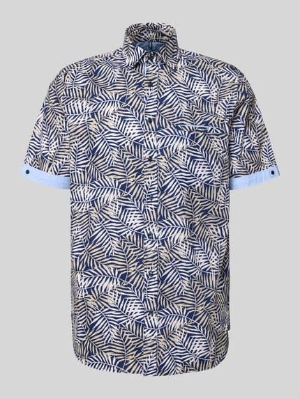 Produktfoto, Modern Fit Freizeithemd mit Kentkragen von Christian Berg Men in Blau und Beige mit Blattmuster, Reine Baumwolle, Knopfleiste, Brustleistentasche, Größe M: Rückenlänge 79 cm, Schulterbreite 49 cm, Ärmellänge 27 cm