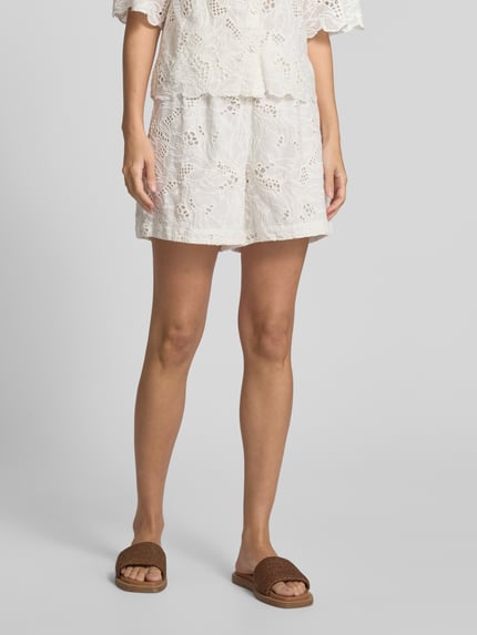 YAS High Waist Shorts mit Lochstickerei Modell 'SAGGA' Weiss 4