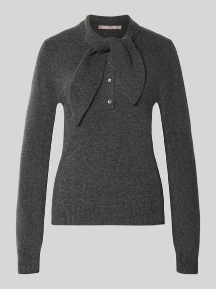 Produktfoto, Strickpullover aus Woll-Mix mit Schluppe und Knopfleiste von Christian Berg Woman Sele in Dunkelgrau, körpernaher Schnitt, feine Textur, Rundhalsausschnitt, lange Ärmel, Damenmode