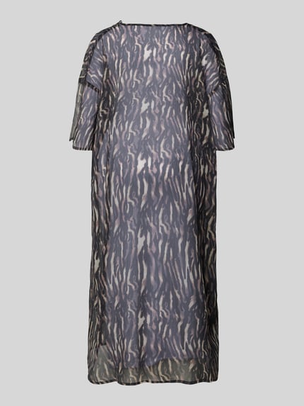 Productfoto, oversized kaftan met allover-patroon, vloeiende vormen, licht transparante textuur, Oversized Kaftan mit Allover-Muster Modell 'ATRUD' van Pieces, dames kaftan, oversized fit