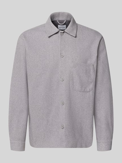 Produktfoto, Regular Fit Hemdjacke mit Kentkragen Modell 'REGENT' von JACK & JONES, szary kolor, prosta forma, wyrazista tekstura, Listwa guzikowa, Długość tyłu w rozmiarze M: 72 cm, Szerokość ramion w rozmiarze M: 50 cm, Długość rękawów w rozmiarze M: 64 cm