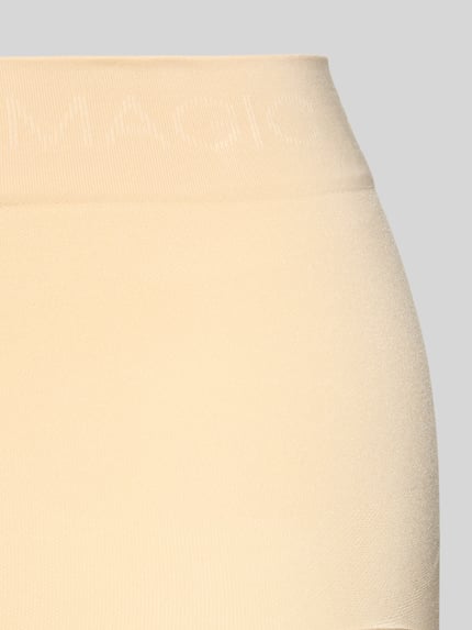 Vrouwenmodel draagt Figurformender Slip Model 'Comfort & Seamless Shaper' van MAGIC Bodyfashion, materiaalmix met stretch, nauwsluitende pasvorm, modellerend, naadloos, elastische band, detailopname taille.