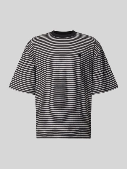 Produktfoto, T-Shirt mit Logo-Stitching Modell 'Dupree' von Carhartt Work In Progress, Herren T-Shirt aus Reine Baumwolle im Boxy-Fit, Rundhalsausschnitt, schwarz-weiß gestreift, Rückenlänge bei Größe M 70 cm