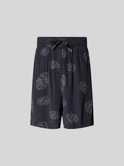 Produktfoto, Shorts aus reiner Viskose von Officine Générale, Relaxed-Fit, dunkel mit grafischem Muster, elastischer Bund, Tunnelzug, Eingrifftasche, Innenbeinlänge 16 cm, Bundweite 40 cm.
