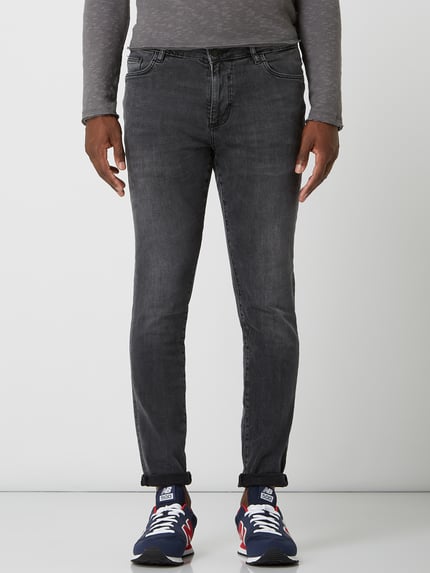 REVIEW Skinny Fit Jeans mit Label-Patch Black 4