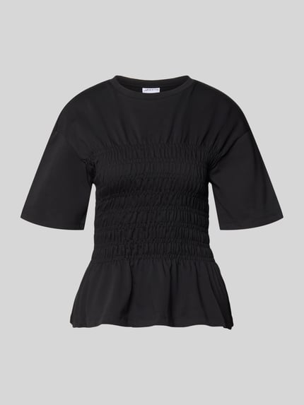 Produktfoto, T-Shirt mit Smok-Details und Rundhalsausschnitt von Jake*s Casual in Schwarz, aus reiner Baumwolle, Slim-Fit, Rückenlänge 54 cm bei Größe S