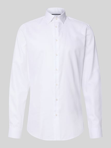 Produktfoto, Slim Fit Business-Hemd mit Kentkragen von Jake*s aus Reine Baumwolle in Weiß, Knopfleiste, Sportmanschetten, abgerundeter Saum, extralang, schlichte Textur, Rückenlänge 83 cm, Schulterbreite 41 cm, Ärmellänge 71 cm, für Herren