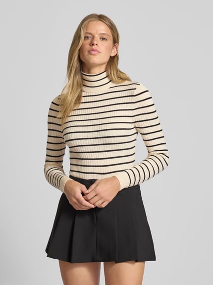 ONLY Slim Rollkragenpullover aus Viskose-Mix Modell 'KAROL' Offwhite 4
