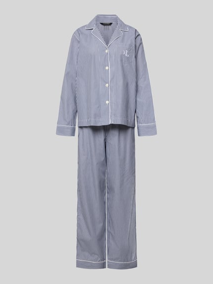 Productfoto, Pyjama met borstzak van Lauren Ralph Lauren, blauw-witte strepen, katoen, losse pasvorm, damespyjama op grijze achtergrond.