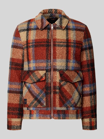 Produktfoto, Regular Fit Jacke mit Umlegekragen von MCNEAL, kariertes Muster in Rot, Beige und Blau, strukturierte Woll-Textur, sichtbare Reißverschluss- und Taschen-Details, Kontext: Damen Jacke mit aufgesetzten Taschen, Rückenlänge 66 cm, Schulterbreite 46 cm, Brustweite 50 cm, Ärmellänge 68 cm.