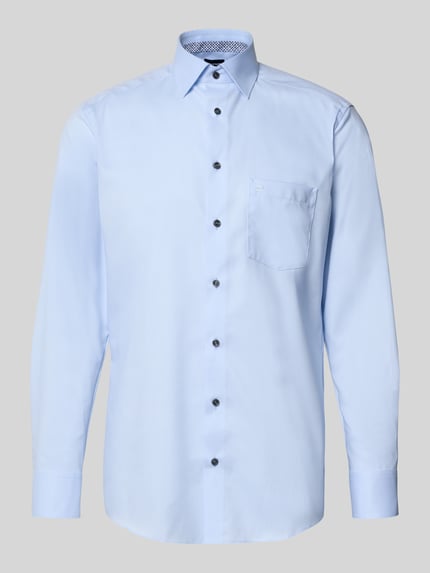 Produktfoto, Modern Fit Businesshemd aus reiner Baumwolle von OLYMP in Hellblau mit glatter Textur und schwarzen Knöpfen, Herren Businesshemd von OLYMP