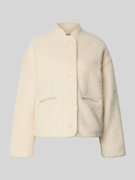Produktfoto, Jacke aus Teddyfell Modell 'SHAIMA' von Soyaconcept in Creme, verdeckte Knopfleiste, Stehkragen, strukturierte Oberfläche