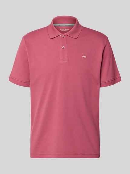Produktfoto, Regular Fit Poloshirt aus reiner Baumwolle von Tom Tailor in dunklem Rotton mit glatter Textur und kurzen Ärmeln, Herren Poloshirt