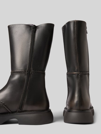 Produktfoto, Stiefel aus Leder mit Reißverschluss Modell 'CPH760' von Copenhagen in Schwarz mit abgerundeter Spitze, glatter Textur, Absatzhöhe 4 cm, Schafthöhe 27 cm, Schaftweite 16 cm, Damen Stiefel.