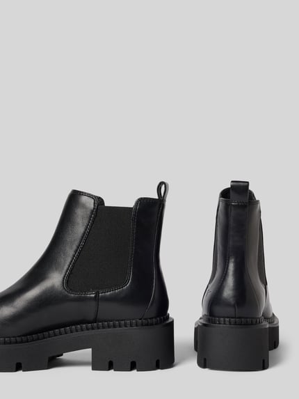 Produktfoto, czarne botki Stiefeletten in Leder-Optik od Tamaris, gruba podeszwa, gładka faktura, kontekst: damskie botki Tamaris