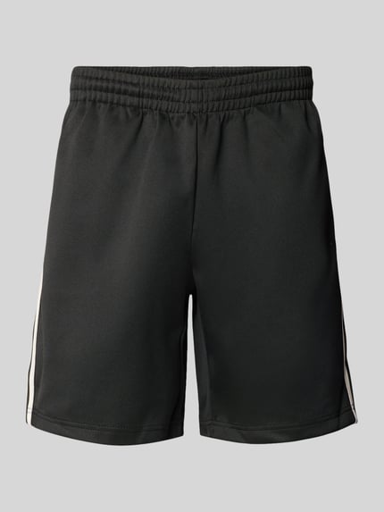 Produktfoto, Regular Fit Sweatshorts mit elastischem Bund Modell 'RIBER' von Only & Sons, unifarben schwarz, Kontraststreifen, glatte Struktur
