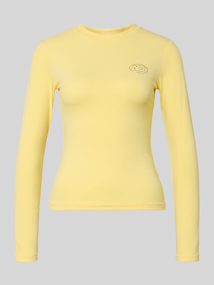 Produktfoto, Slim Fit Longsleeve mit Logo-Detail von Another Cotton Lab, mieszanka bawełny, krój slim fit, okrągły dekolt, długość tyłu rozmiar S: 53 cm, jasny żółty kolor