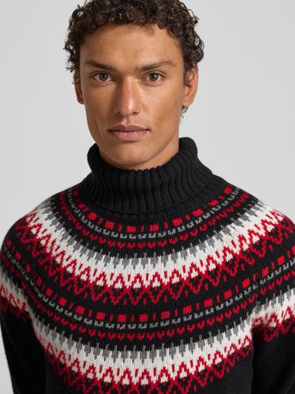Männermodel trägt Strickpullover mit Rollkragen von Gant, Baumwoll-Woll-Mix mit Viskose-Anteil, lockerer Schnitt, Nahaufnahme Oberkörper.
