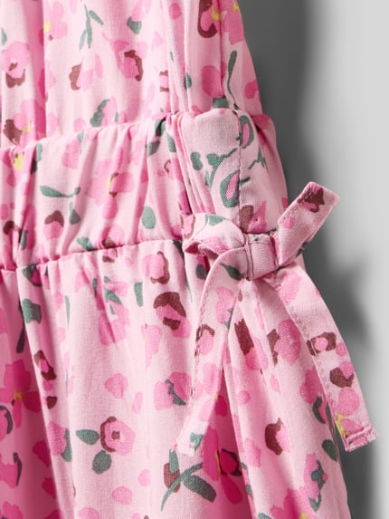 Productfoto, Tailliertes Freizeitkleid aus reiner Viskose Modell 'ZALINA' van Only, roze met allover bloemenprint, midi-lengte, zonder mouwen, popeline textuur