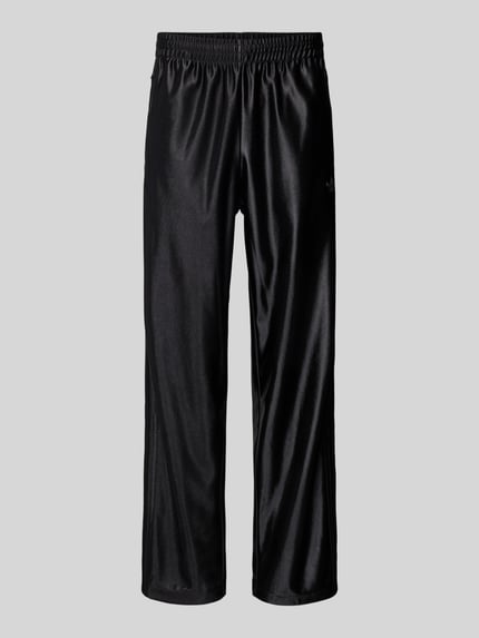 Produktfoto, schwarze Herren Trainingshose mit Logo, Regular Fit, elastischer Bund, Modell 'FIREBIRD' von adidas Originals, glatte Textur