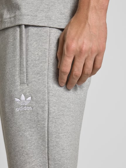 adidas Originals Sweatpants mit elastischem Bund und Eingrifftaschen Hellgrau Melange 3
