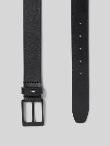 Produktfoto, Ledergürtel mit Logo-Applikation von Tommy Hilfiger, schwarz, unifarben, Dornschließe, genarbtes Glattleder, echtes Leder.