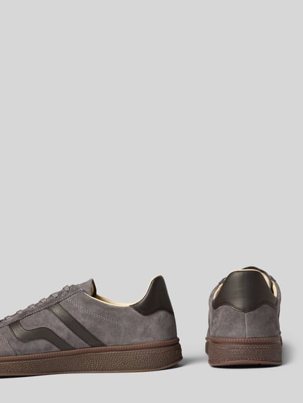 Productfoto, bruine en grijze sneakers van rundleer met donkere details, Heren Sneaker van GANT, Sneaker uit echt rundleer model 'Cuzmo'