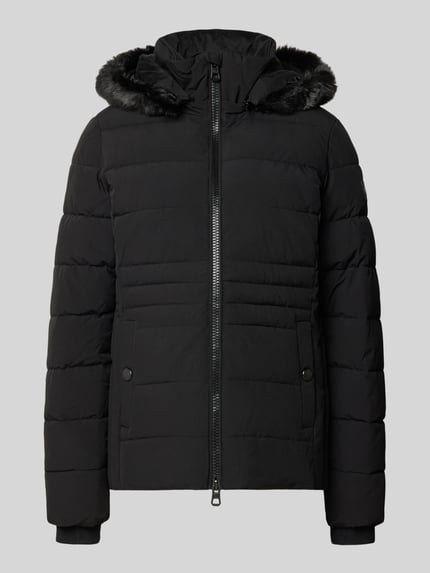 Produktfoto, schwarze Jacke mit abnehmbarer Kapuze Modell 'ECLIPSE' von NAUTGÅRD mit Zweiwege-Reißverschluss und Druckknopftaschen, Damen