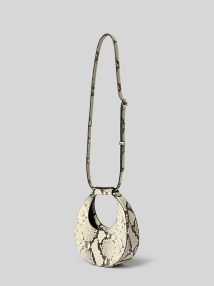 Produktfoto, cremefarbene Handtasche mit Tragehenkel Modell 'GOOD NIGHT MOON' von Staud, Schlangenleder-Optik, runde Form, 19x21x7 cm, Magnetverschluss, 8 cm Schulterriemen.