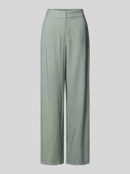 Produktfoto, Wide Fit Chino aus Viskose-Mix mit Gesäßtaschen von Betty Barclay in sanftem Grün mit feiner Struktur, Haken- und Reißverschluss, Bundweite bei Größe 36: 36 cm, Innenbeinlänge bei Größe 36: 80 cm