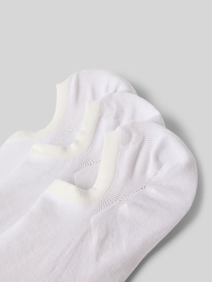 Produktfoto, białe skarpety z mieszanki bawełny model 'FOOTIE' od CK Calvin Klein, gładka tekstura, linia męskich skarpet
