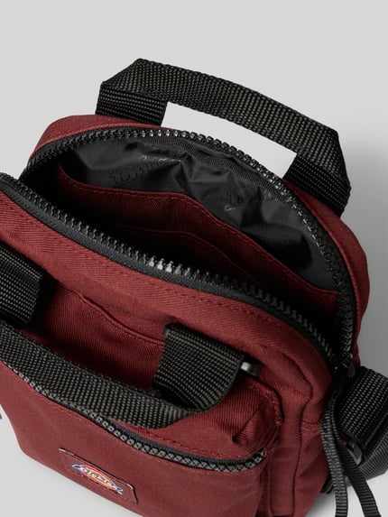 Dickies Crossbody Bag mit Label-Detail Modell 'MOREAUVILLE' Dunkelrot 5