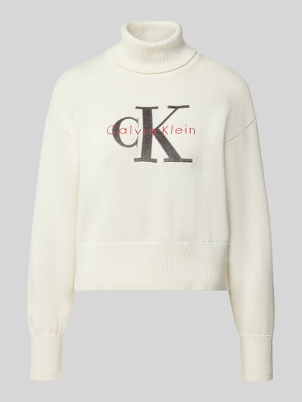 Produktfoto, kremowy Regular Fit Pullover aus reiner Baumwolle von Calvin Klein Jeans z dużym logo, gładka faktura, proste rękawy