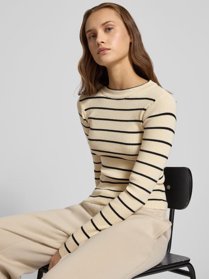 PIECES Slim Fit Strickpullover aus Viskose-Mix Modell 'MIRA' Sand Melange 3