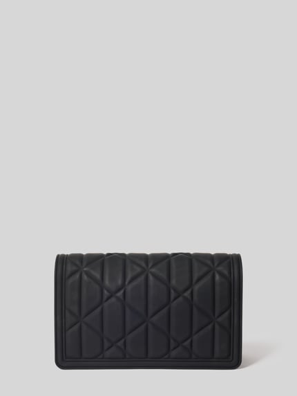 Produktfoto, czarna Clutch in Stepp-Optik Modell 'Jellies' von VALENTINO BAGS z fakturą pikowaną, logo, kontekst: główna komora z klapką, odpinany pasek na ramię, Szerokość w rozmiarze 1: 25 cm, długość: 15 cm, głębokość: 9 cm, długość paska: 104 cm