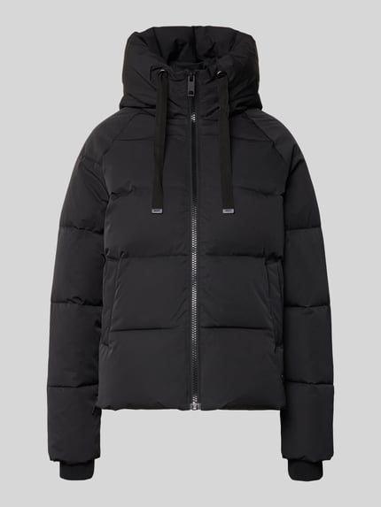 Produktfoto, schwarze Regular Fit Steppjacke aus Material-Mix Modell 'Pavinaria' von MSCH Copenhagen mit Kapuze, glatte Struktur