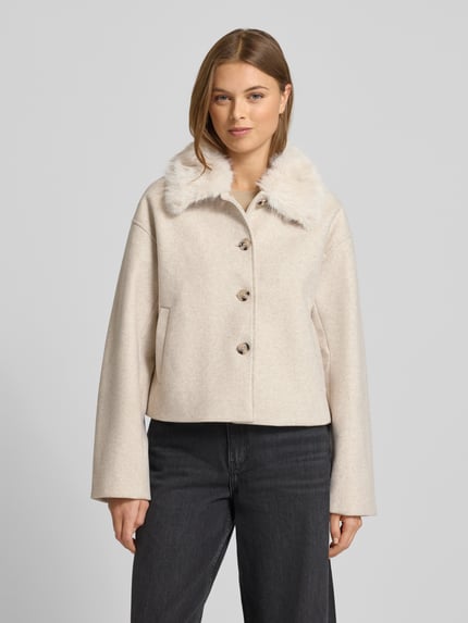 VILA Kurtka teddy o kroju regular fit z obszyciem ze sztucznego futra model 'Quinn' Beżowy 4