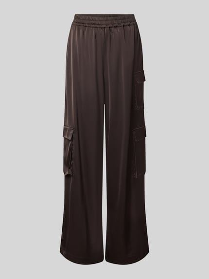 Produktfoto, Loose Fit Stoffhose mit elastischem Bund Modell 'darzi' von Gestuz, braun, Cargo-Details, glatte Oberfläche, Damen Stoffhose, Material-Mix mit Stretch-Anteil